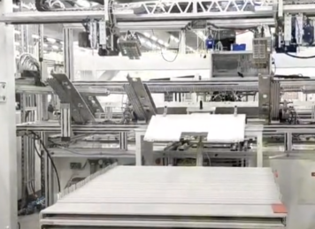 Kompozit robotok alkalmazása a CNC alumínium blokk betöltése és kirakodásában