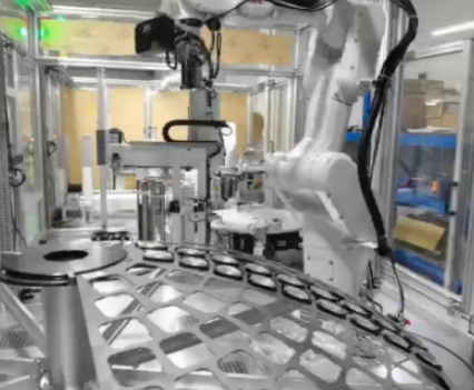 A lencse bevonat automatikus be- és kirakodása: Az innováció vezetése az optikai gyártás területén