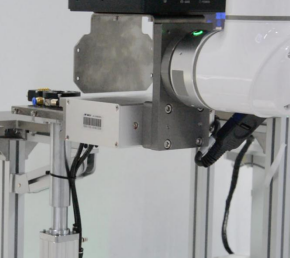 A robot automatizált hegesztési munkaállomása segít a gyártás iparának új frissítések elérésében